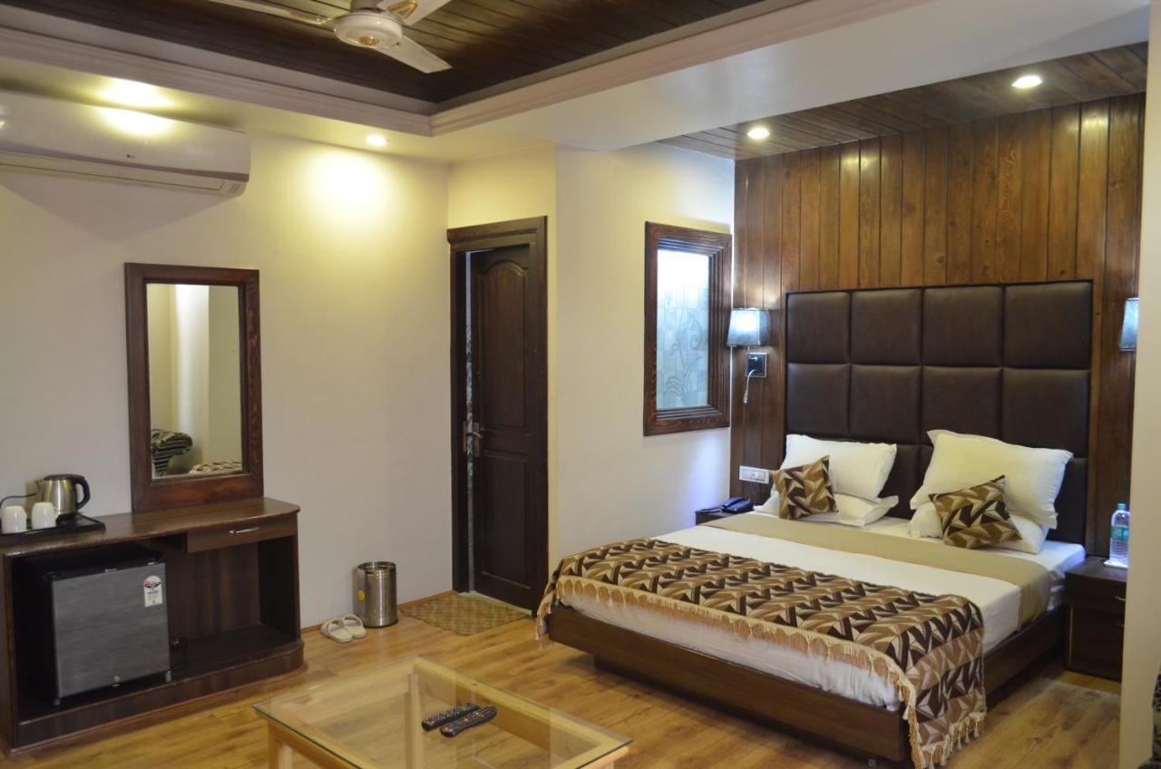 Hotel The Valley View Kashmir ศรีนาการ์ ภายนอก รูปภาพ