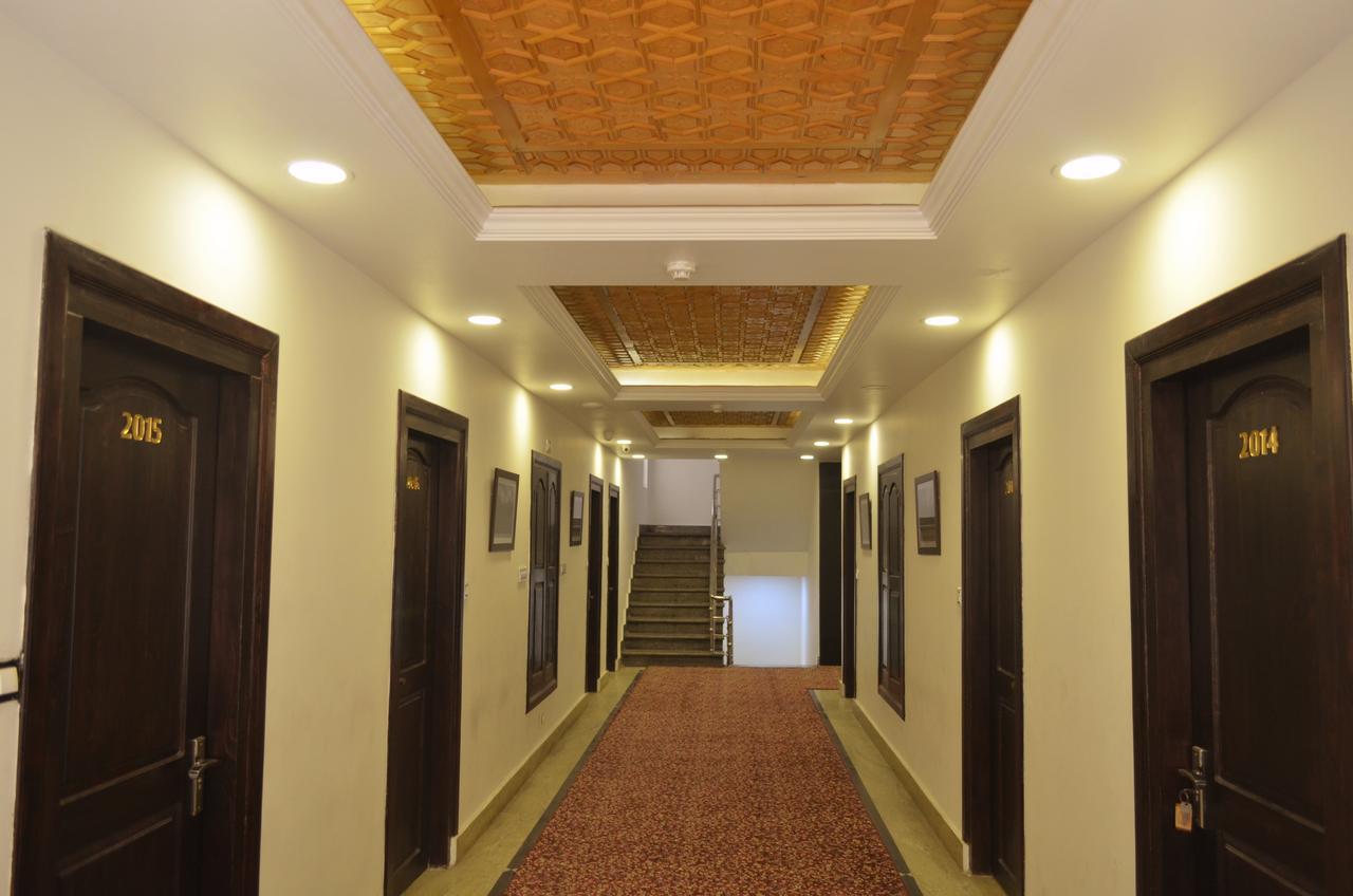 Hotel The Valley View Kashmir ศรีนาการ์ ภายนอก รูปภาพ