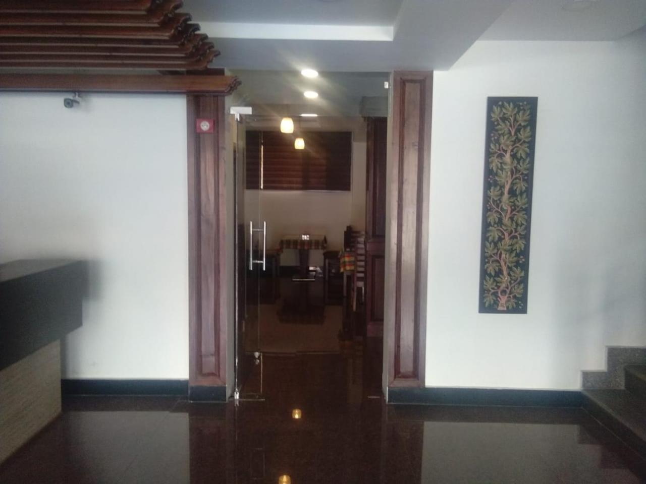 Hotel The Valley View Kashmir ศรีนาการ์ ภายนอก รูปภาพ