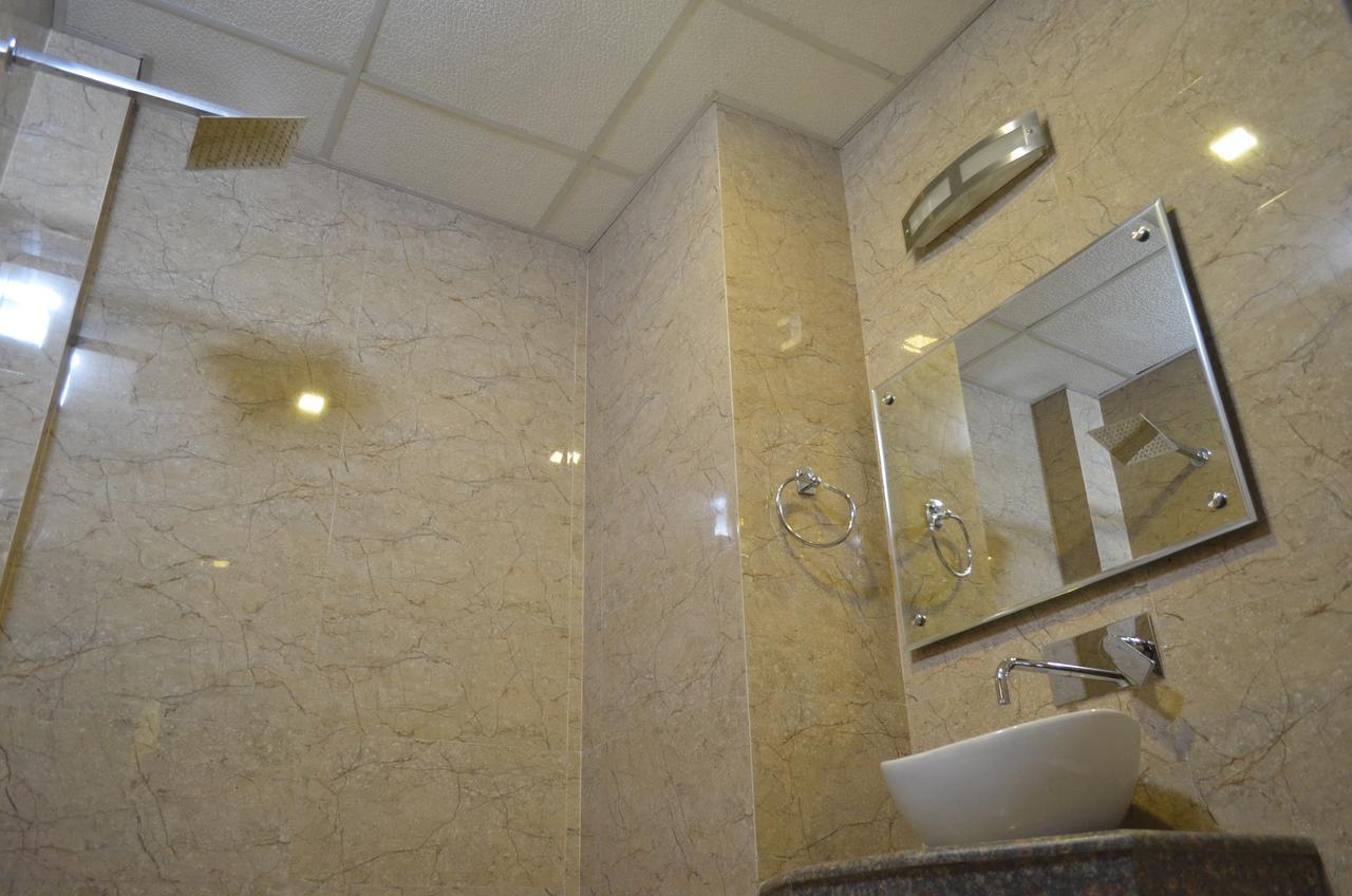 Hotel The Valley View Kashmir ศรีนาการ์ ภายนอก รูปภาพ