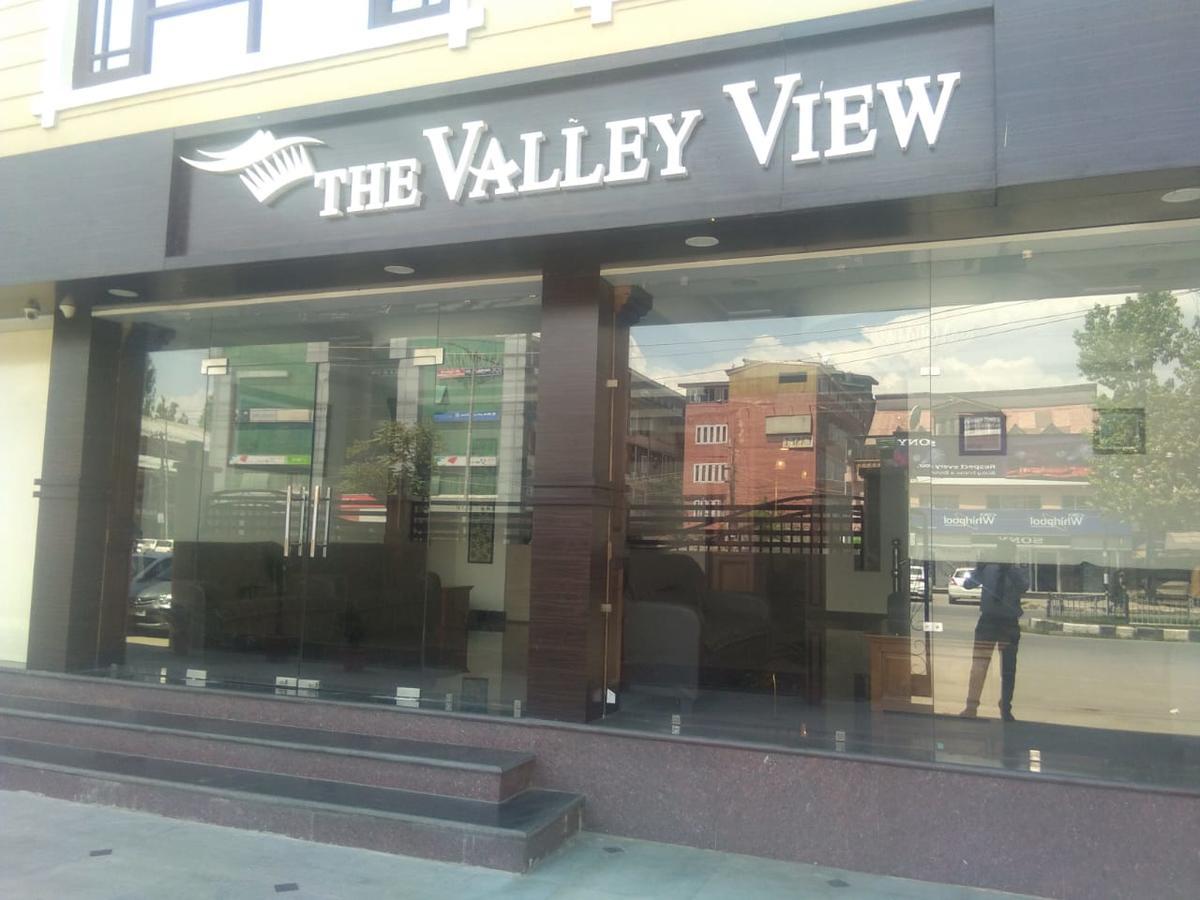 Hotel The Valley View Kashmir ศรีนาการ์ ภายนอก รูปภาพ
