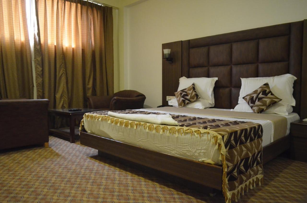 Hotel The Valley View Kashmir ศรีนาการ์ ภายนอก รูปภาพ