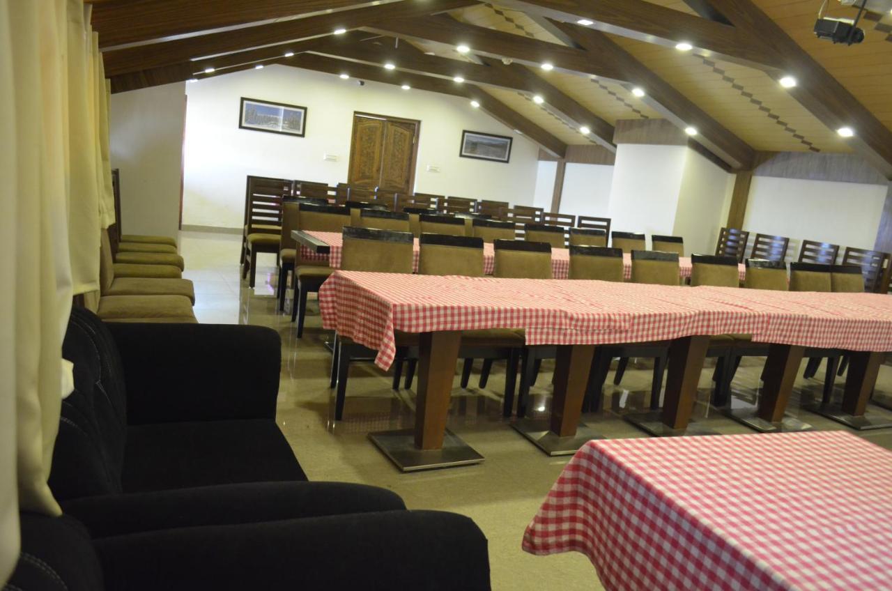 Hotel The Valley View Kashmir ศรีนาการ์ ภายนอก รูปภาพ