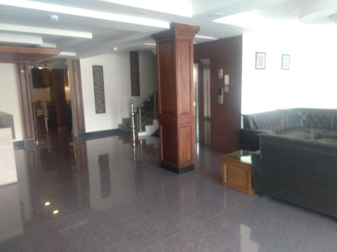 Hotel The Valley View Kashmir ศรีนาการ์ ภายนอก รูปภาพ